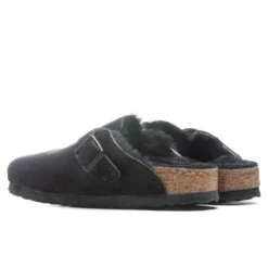 Birkenstock Narrow Boston Shearling - Black -Shoe Series Store Birkenstock Narrow Boston Shearling Black 0259883 03 09 22 Feature 4