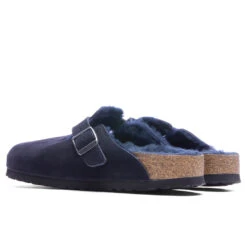 Birkenstock Narrow Boston Shearling - Midnight -Shoe Series Store Birkenstock Narrow Boston Shearling Midnight 1020584 10 24 22 Feature VR 2