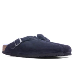Birkenstock Narrow Boston Shearling - Midnight -Shoe Series Store Birkenstock Narrow Boston Shearling Midnight 1020584 10 24 22 Feature VR 3