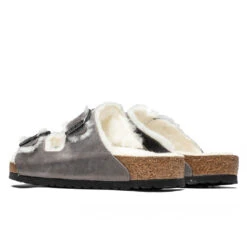 Birkenstock Wide Arizona Shearling - Iron Oil -Shoe Series Store Birkenstock Wide Arizona Shearling Iron Oil 1021067 09 04 22 Feature JM 4