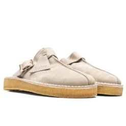 Clarks Trek Mule - Sand -Shoe Series Store Clarks Trek Mule Sand 26168619 07 28 22 Feature JP 2