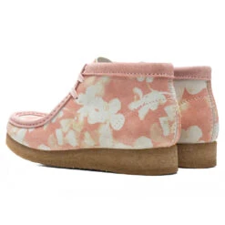 Clarks Women's Wallabee Boot - Pink Floral -Shoe Series Store Clarks Women s Wallabee Boot Pink Floral 26166096 06 01 22 Feature VR 4