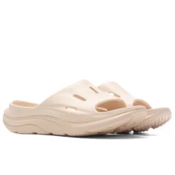 Hoka Ora Recovery Slide 3 - Shifting Sand/Shifting Sand -Shoe Series Store Hoka One One Ora Recovery Slide 3 Shifting Sand Shifting Sand 1135061 SSSS 02 02 23 Feature VR 5