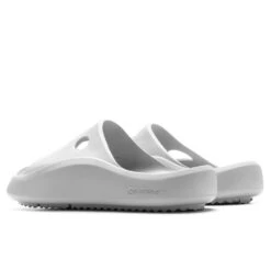 Meteor Padded Slider - Light Grey -Shoe Series Store Off White c o Virgil Abloh Meteor Padded Slider Light Grey OMIC014S23MAT0010505 05 08 23 Feature JP 5