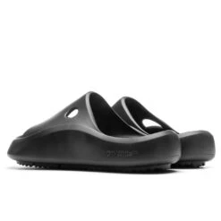 Meteor Rubber Slider - Black/Black -Shoe Series Store Off White c o Virgil Abloh Meteor Rubber Slider Black Black OMIC014F22MAT0011010 11 15 22 Feature VR 4