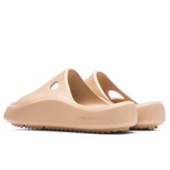 Meteor Rubber Slider - Camel/Camel 8 Meteor Rubber Slider - Camel/Camel -Shoe Series Store Off White c o Virgil Abloh Meteor Rubber Slider Camel Camel OMIC014F22MAT0016262 11 15 22 Feature VR 4