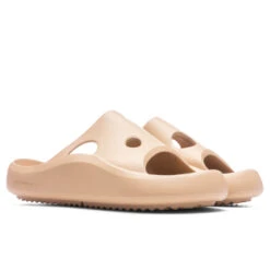 Meteor Rubber Slider - Camel/Camel 7 Meteor Rubber Slider - Camel/Camel -Shoe Series Store Off White c o Virgil Abloh Meteor Rubber Slider Camel Camel OMIC014F22MAT0016262 11 15 22 Feature VR 5