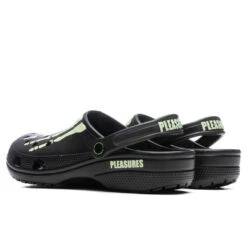 Pleasures X Classic Clog - Black -Shoe Series Store Pleasures x Crocs Classic Clog Black 208267 001 10 28 22 Feature VR 4
