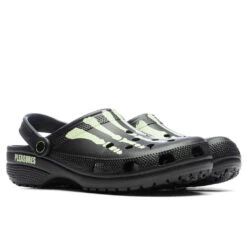 Pleasures X Classic Clog - Black -Shoe Series Store Pleasures x Crocs Classic Clog Black 208267 001 10 28 22 Feature VR 5